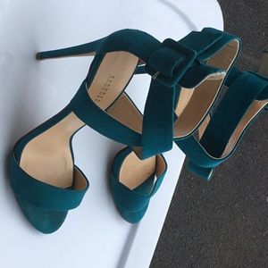 Pretty Turquoise suede heels